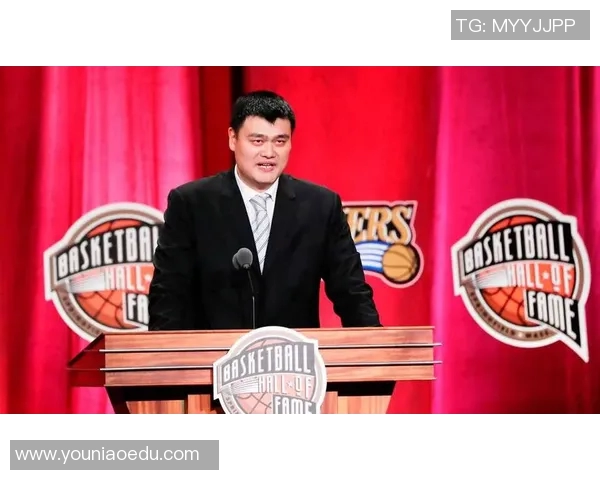 姚明成长历程揭秘从青涩少年到篮球巨星的发育周期分析 姚明成长历程揭秘从青涩少年到篮球巨星的发育周期分析