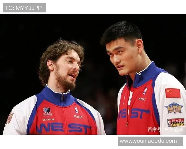 姚明在比赛中强势逆袭加索尔展现巨星风范与篮球魅力