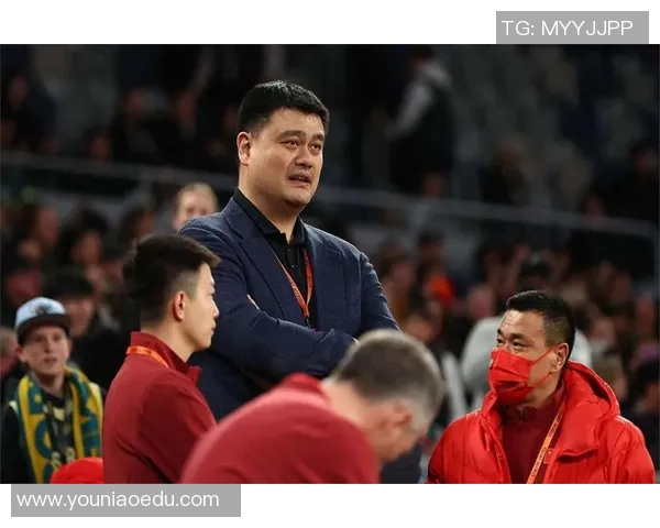 姚明行走视频引发热议网友纷纷点赞其优雅气质与运动员风范