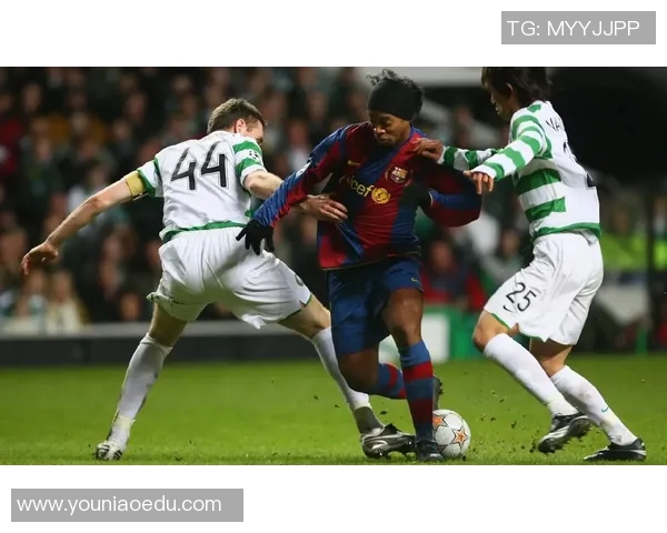 足球明星休闲装扮时尚风格解析与搭配技巧分享 足球明星休闲装扮时尚风格解析与搭配技巧分享