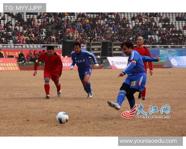 足球明星古今对比图揭示时代变迁与球技演进的精彩瞬间 足球明星古今对比图揭示时代变迁与球技演进的精彩瞬间