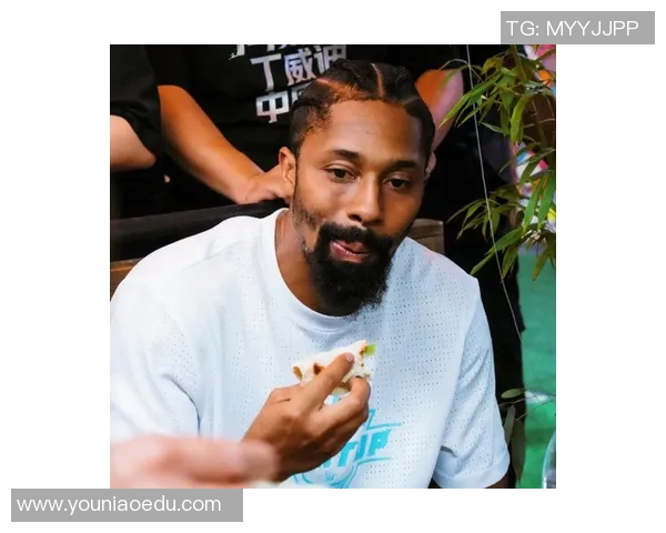 篮球明星是否也会在生活中像普通人一样走路呢探讨运动员的日常生活与习惯
